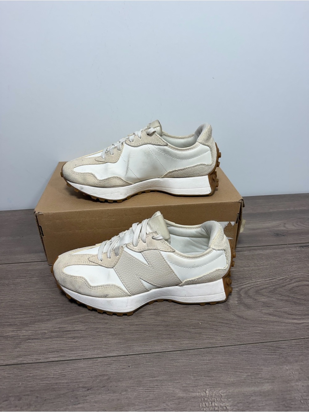 Used women New Balance 327 Sneakers size 8.5